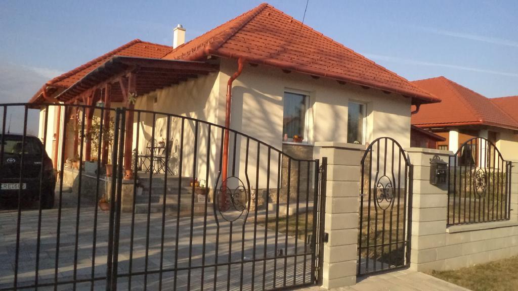 Molni Apartment Balatonfuzfo Exterior photo
