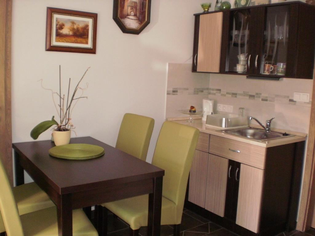 Molni Apartment Balatonfuzfo Exterior photo